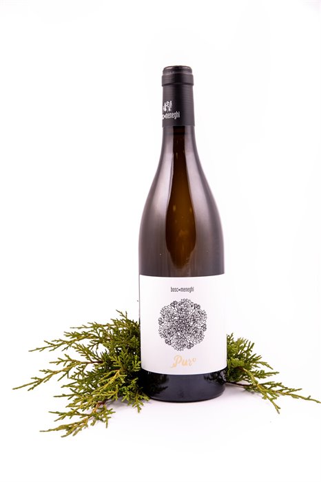 I nostri vini - bottiglia del nostro vino bianco solaris bio "puro" - al tavolo